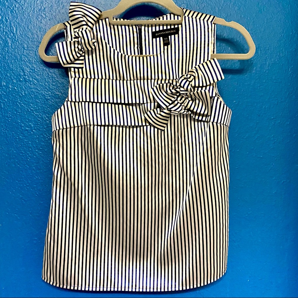 Banana Republic sleeveless blouse. XS. Navy blue & silver stripes w/ bow detail.